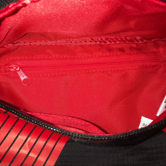 NWOT Canadian Team Fanny Pack - Picture 4 of 5